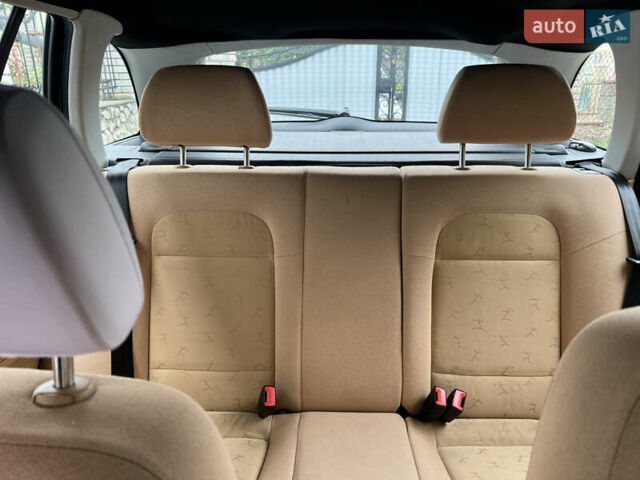 Черный Шкода Фабия, объемом двигателя 1.39 л и пробегом 174 тыс. км за 4999 $, фото 22 на Automoto.ua