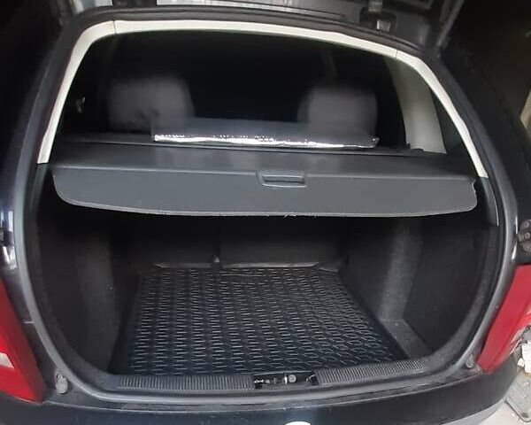 Черный Шкода Фабия, объемом двигателя 1.9 л и пробегом 320 тыс. км за 4600 $, фото 4 на Automoto.ua