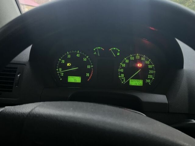 Черный Шкода Фабия, объемом двигателя 2 л и пробегом 320 тыс. км за 1788 $, фото 4 на Automoto.ua