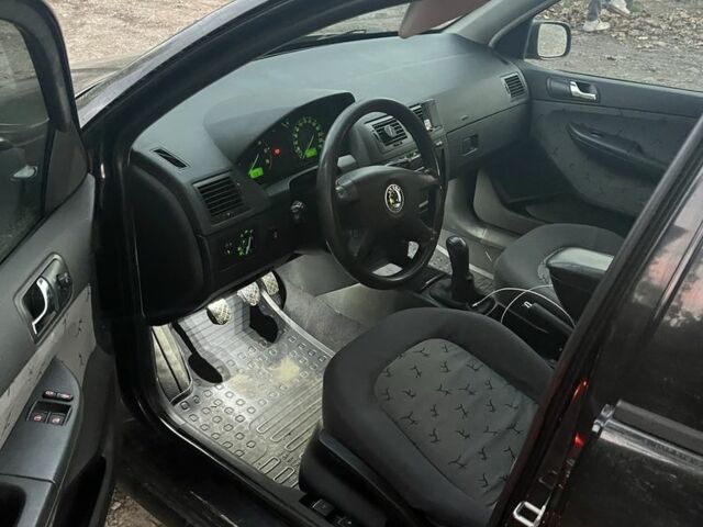 Черный Шкода Фабия, объемом двигателя 2 л и пробегом 320 тыс. км за 1788 $, фото 3 на Automoto.ua