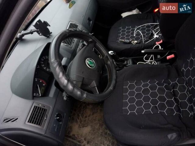 Черный Шкода Фабия, объемом двигателя 1.39 л и пробегом 220 тыс. км за 4800 $, фото 13 на Automoto.ua
