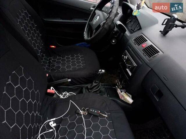 Черный Шкода Фабия, объемом двигателя 1.39 л и пробегом 220 тыс. км за 4800 $, фото 14 на Automoto.ua