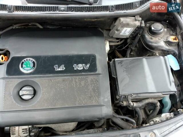 Черный Шкода Фабия, объемом двигателя 1.39 л и пробегом 220 тыс. км за 4800 $, фото 16 на Automoto.ua