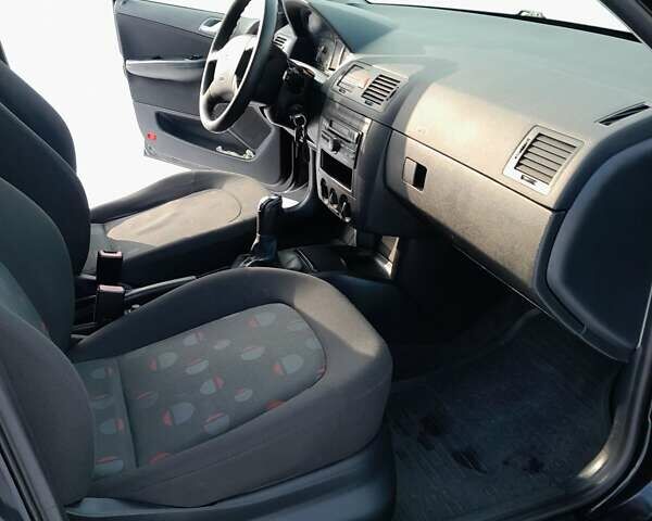Чорний Шкода Фабія, об'ємом двигуна 1.39 л та пробігом 218 тис. км за 4250 $, фото 19 на Automoto.ua
