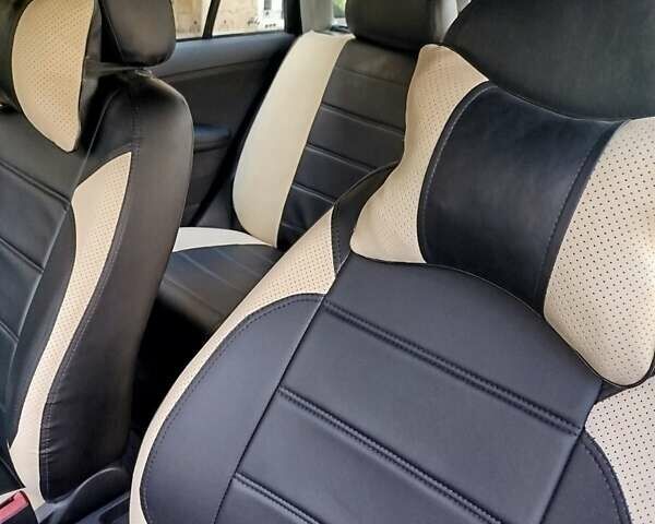 Черный Шкода Фабия, объемом двигателя 1.4 л и пробегом 213 тыс. км за 3999 $, фото 4 на Automoto.ua