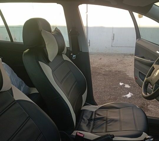 Черный Шкода Фабия, объемом двигателя 1.4 л и пробегом 213 тыс. км за 3900 $, фото 2 на Automoto.ua