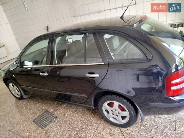 Черный Шкода Фабия, объемом двигателя 1.4 л и пробегом 213 тыс. км за 3999 $, фото 5 на Automoto.ua