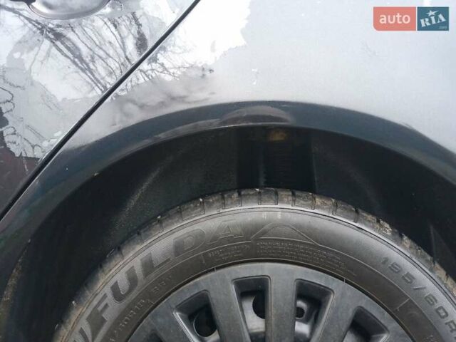 Черный Шкода Фабия, объемом двигателя 1.39 л и пробегом 220 тыс. км за 4800 $, фото 12 на Automoto.ua