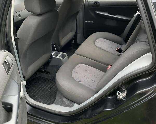 Черный Шкода Фабия, объемом двигателя 1.39 л и пробегом 264 тыс. км за 3600 $, фото 9 на Automoto.ua