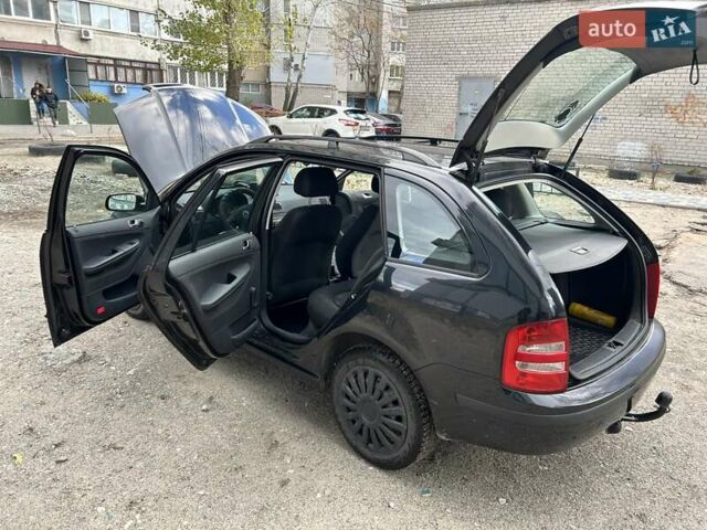 Чорний Шкода Фабія, об'ємом двигуна 1.39 л та пробігом 230 тис. км за 4788 $, фото 4 на Automoto.ua