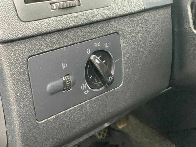 Черный Шкода Фабия, объемом двигателя 1.4 л и пробегом 308 тыс. км за 3390 $, фото 22 на Automoto.ua