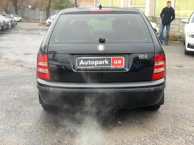 Черный Шкода Фабия, объемом двигателя 1.4 л и пробегом 308 тыс. км за 3390 $, фото 5 на Automoto.ua