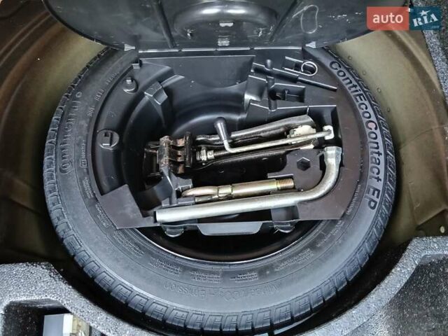 Черный Шкода Фабия, объемом двигателя 1.4 л и пробегом 225 тыс. км за 4800 $, фото 66 на Automoto.ua