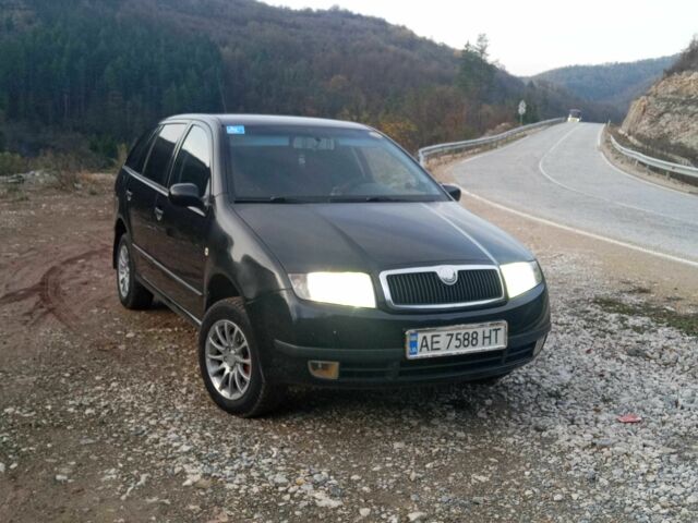 Черный Шкода Фабия, объемом двигателя 1.2 л и пробегом 300 тыс. км за 4350 $, фото 4 на Automoto.ua