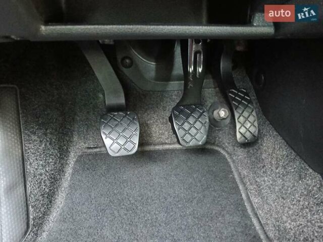 Черный Шкода Фабия, объемом двигателя 1.4 л и пробегом 225 тыс. км за 4800 $, фото 54 на Automoto.ua