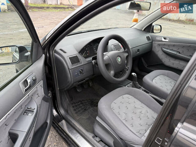 Черный Шкода Фабия, объемом двигателя 1.4 л и пробегом 233 тыс. км за 3800 $, фото 4 на Automoto.ua