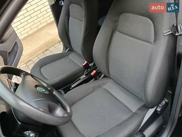 Черный Шкода Фабия, объемом двигателя 1.4 л и пробегом 225 тыс. км за 4800 $, фото 47 на Automoto.ua