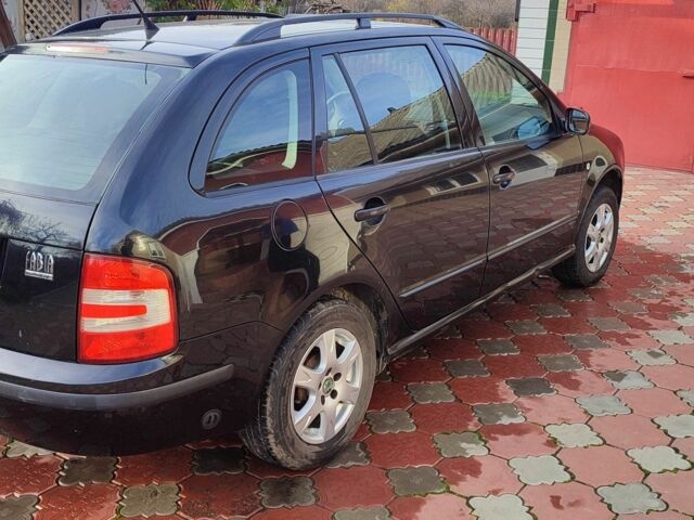 Черный Шкода Фабия, объемом двигателя 1.4 л и пробегом 367 тыс. км за 3500 $, фото 1 на Automoto.ua