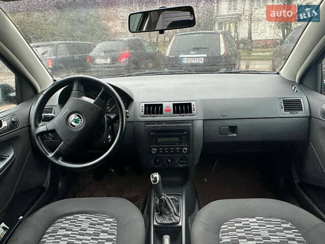 Черный Шкода Фабия, объемом двигателя 1.9 л и пробегом 225 тыс. км за 3700 $, фото 7 на Automoto.ua