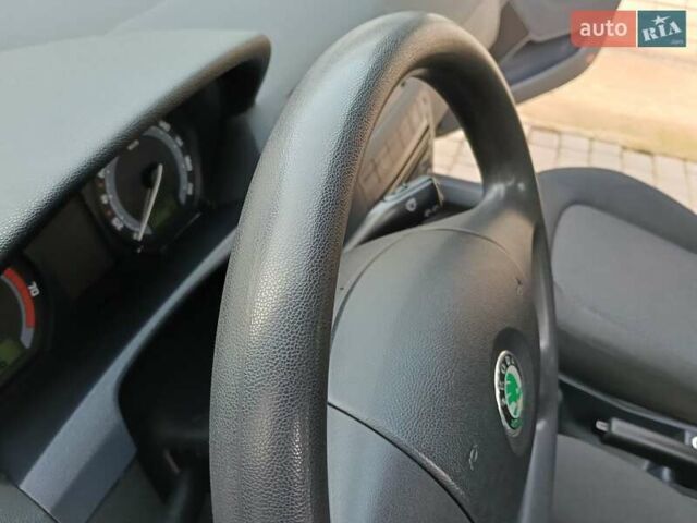 Черный Шкода Фабия, объемом двигателя 1.4 л и пробегом 225 тыс. км за 4800 $, фото 46 на Automoto.ua