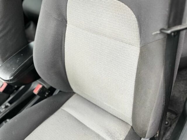 Черный Шкода Фабия, объемом двигателя 1.4 л и пробегом 230 тыс. км за 3999 $, фото 15 на Automoto.ua