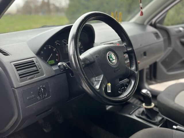 Черный Шкода Фабия, объемом двигателя 1.4 л и пробегом 230 тыс. км за 3999 $, фото 14 на Automoto.ua