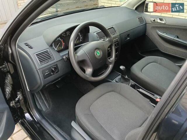 Черный Шкода Фабия, объемом двигателя 1.4 л и пробегом 225 тыс. км за 4800 $, фото 40 на Automoto.ua