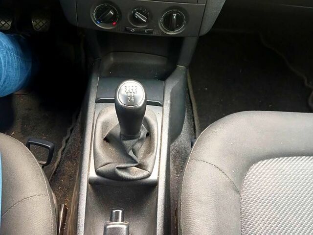 Чорний Шкода Фабія, об'ємом двигуна 1.4 л та пробігом 224 тис. км за 4500 $, фото 4 на Automoto.ua