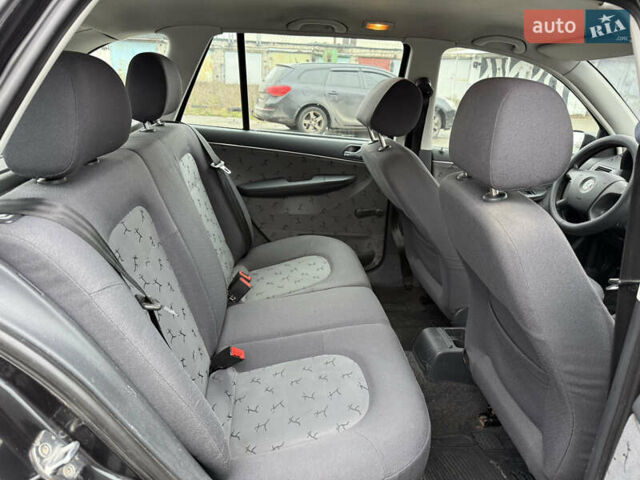 Черный Шкода Фабия, объемом двигателя 1.4 л и пробегом 233 тыс. км за 3800 $, фото 7 на Automoto.ua