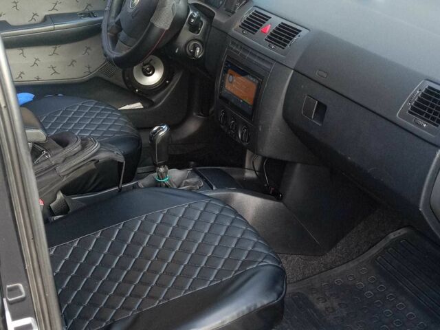 Черный Шкода Фабия, объемом двигателя 1.2 л и пробегом 300 тыс. км за 4350 $, фото 12 на Automoto.ua