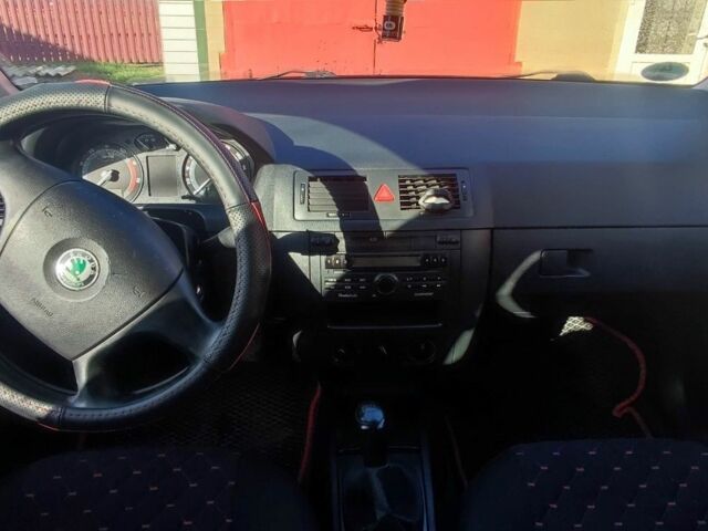 Черный Шкода Фабия, объемом двигателя 1.4 л и пробегом 367 тыс. км за 3500 $, фото 6 на Automoto.ua