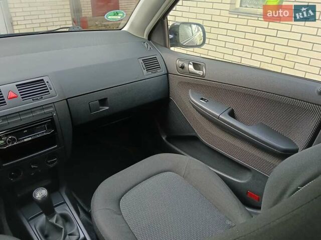 Черный Шкода Фабия, объемом двигателя 1.4 л и пробегом 225 тыс. км за 4800 $, фото 64 на Automoto.ua