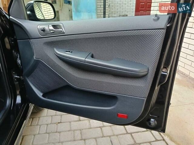 Черный Шкода Фабия, объемом двигателя 1.4 л и пробегом 225 тыс. км за 4800 $, фото 48 на Automoto.ua