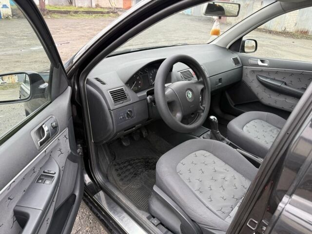 Черный Шкода Фабия, объемом двигателя 1.4 л и пробегом 233 тыс. км за 3800 $, фото 4 на Automoto.ua