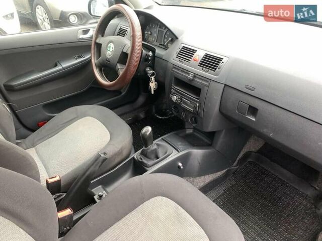 Черный Шкода Фабия, объемом двигателя 1.4 л и пробегом 308 тыс. км за 3390 $, фото 31 на Automoto.ua