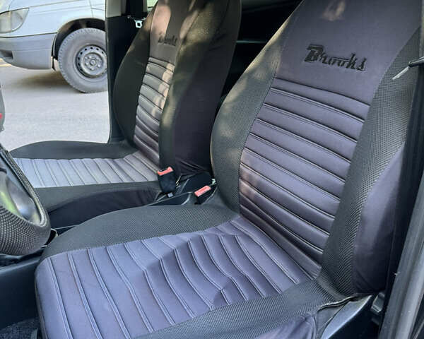 Черный Шкода Фабия, объемом двигателя 1.39 л и пробегом 255 тыс. км за 3750 $, фото 28 на Automoto.ua
