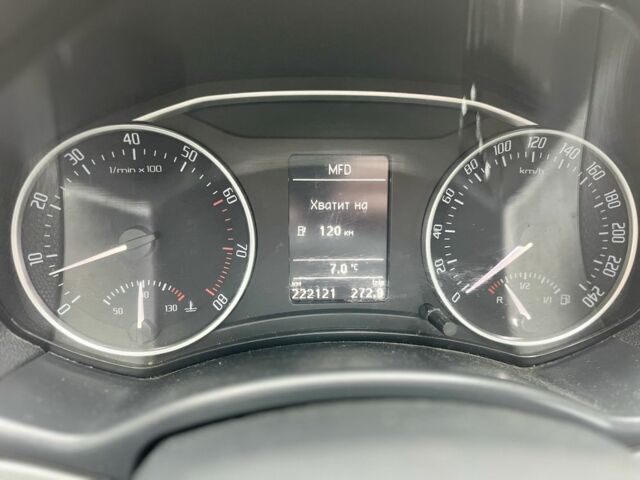 Черный Шкода Фабия, объемом двигателя 1.4 л и пробегом 230 тыс. км за 3999 $, фото 8 на Automoto.ua