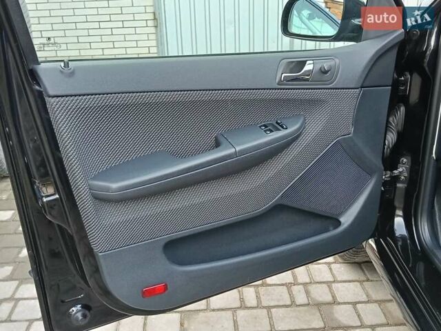 Черный Шкода Фабия, объемом двигателя 1.4 л и пробегом 225 тыс. км за 4800 $, фото 55 на Automoto.ua