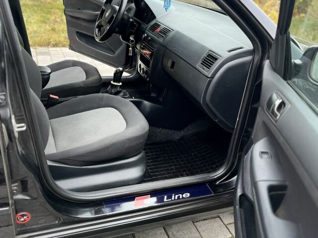 Черный Шкода Фабия, объемом двигателя 1.4 л и пробегом 230 тыс. км за 3999 $, фото 19 на Automoto.ua