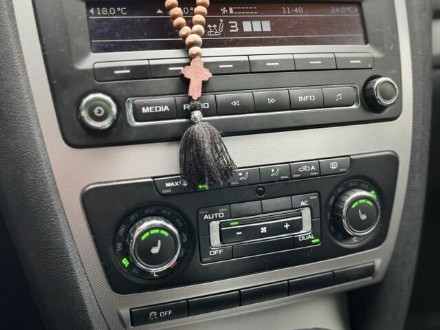 Черный Шкода Фабия, объемом двигателя 1.4 л и пробегом 230 тыс. км за 3999 $, фото 7 на Automoto.ua