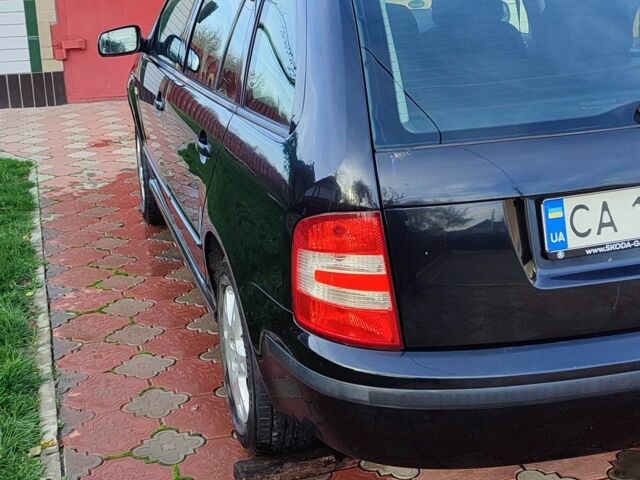 Черный Шкода Фабия, объемом двигателя 1.4 л и пробегом 367 тыс. км за 3500 $, фото 2 на Automoto.ua