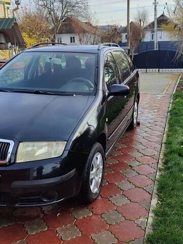 Черный Шкода Фабия, объемом двигателя 1.4 л и пробегом 387 тыс. км за 3500 $, фото 2 на Automoto.ua