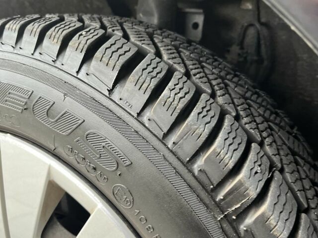 Черный Шкода Фабия, объемом двигателя 1.4 л и пробегом 230 тыс. км за 3999 $, фото 22 на Automoto.ua