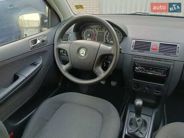 Черный Шкода Фабия, объемом двигателя 1.4 л и пробегом 225 тыс. км за 4800 $, фото 42 на Automoto.ua