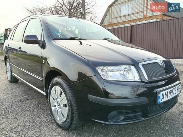 Черный Шкода Фабия, объемом двигателя 1.4 л и пробегом 225 тыс. км за 4800 $, фото 4 на Automoto.ua