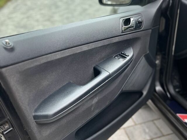 Черный Шкода Фабия, объемом двигателя 1.4 л и пробегом 230 тыс. км за 3999 $, фото 13 на Automoto.ua