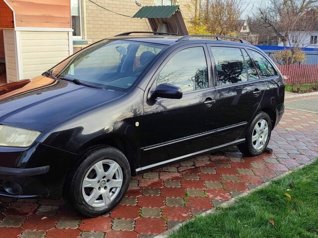 Черный Шкода Фабия, объемом двигателя 1.4 л и пробегом 367 тыс. км за 3500 $, фото 3 на Automoto.ua