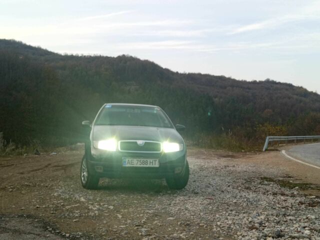 Черный Шкода Фабия, объемом двигателя 1.2 л и пробегом 300 тыс. км за 4350 $, фото 5 на Automoto.ua