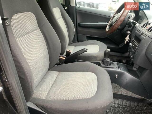 Черный Шкода Фабия, объемом двигателя 1.4 л и пробегом 308 тыс. км за 3390 $, фото 32 на Automoto.ua