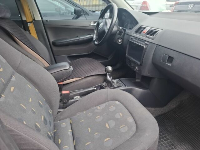 Черный Шкода Фабия, объемом двигателя 1.4 л и пробегом 229 тыс. км за 4350 $, фото 4 на Automoto.ua